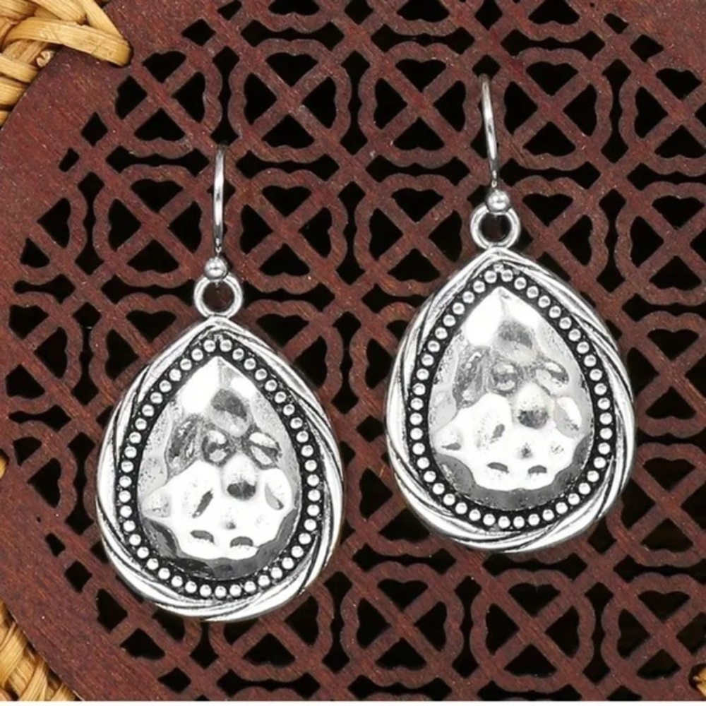 Antique silver 1 3/4” BOHO solid center tear drop lightweight dangle earrings